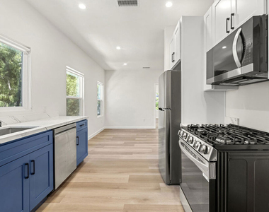 1305 Lucile Avenue - Photo Thumbnail 7