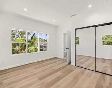 1305 Lucile Avenue - Photo Thumbnail 11