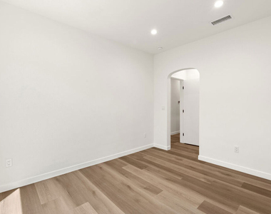1305 Lucile Avenue - Photo Thumbnail 13