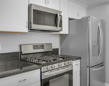 16144 W Sunset Boulevard - Photo Thumbnail 8