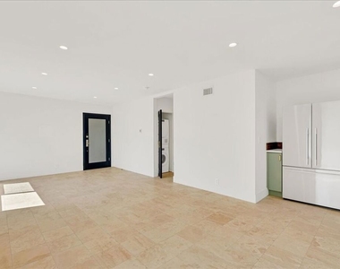 210 S Hamilton Drive - Photo Thumbnail 5