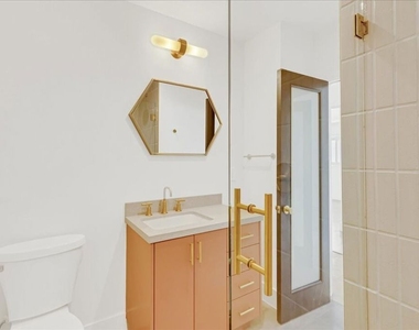 210 S Hamilton Drive - Photo Thumbnail 8