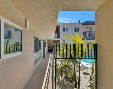 210 S Hamilton Drive - Photo Thumbnail 25