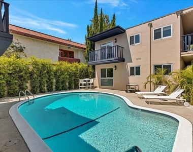 210 S Hamilton Drive - Photo Thumbnail 29