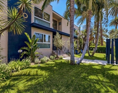 210 S Hamilton Drive - Photo Thumbnail 22