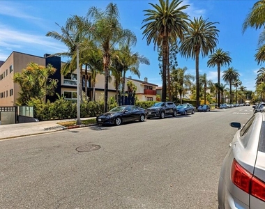 210 S Hamilton Drive - Photo Thumbnail 18