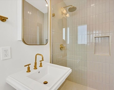 210 S Hamilton Drive - Photo Thumbnail 15