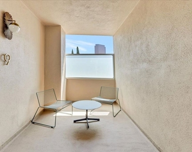 210 S Hamilton Drive - Photo Thumbnail 26