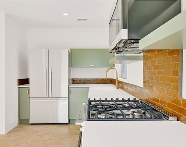 210 S Hamilton Drive - Photo Thumbnail 2