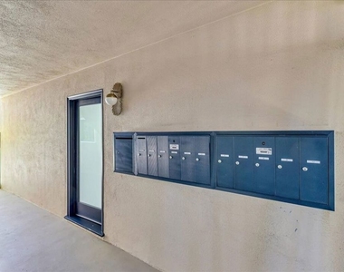 210 S Hamilton Drive - Photo Thumbnail 24