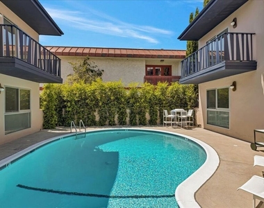 210 S Hamilton Drive - Photo Thumbnail 30