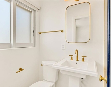210 S Hamilton Drive - Photo Thumbnail 14