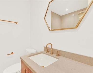 210 S Hamilton Drive - Photo Thumbnail 9