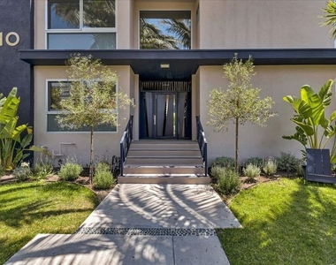210 S Hamilton Drive - Photo Thumbnail 21