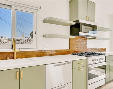 210 S Hamilton Drive - Photo Thumbnail 3