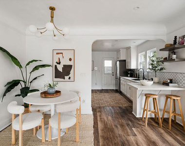 607 W 111th Place - Photo Thumbnail 7