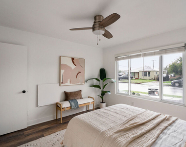 607 W 111th Place - Photo Thumbnail 16