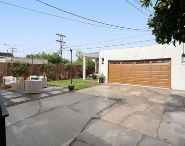 607 W 111th Place - Photo Thumbnail 31