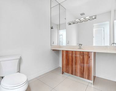 819 S Holt Avenue - Photo Thumbnail 9