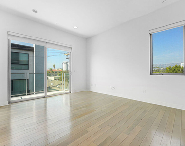 819 S Holt Avenue - Photo Thumbnail 14