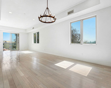 819 S Holt Avenue - Photo Thumbnail 5