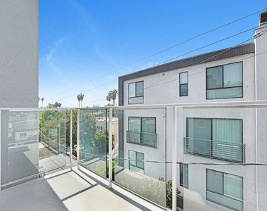819 S Holt Avenue - Photo Thumbnail 18