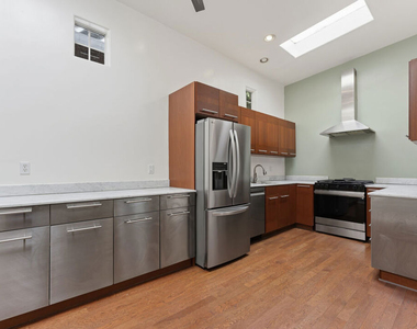 422 James Street - Photo Thumbnail 11