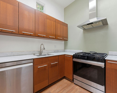 422 James Street - Photo Thumbnail 13