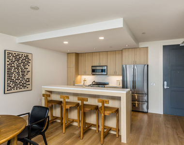 8500 Burton Way - Photo Thumbnail 15