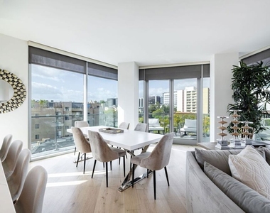 8500 Burton Way - Photo Thumbnail 11