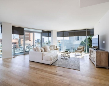 8500 Burton Way - Photo Thumbnail 21