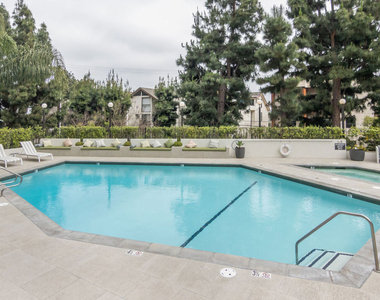 8787 Shoreham Drive - Photo Thumbnail 23