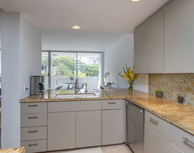 8787 Shoreham Drive - Photo Thumbnail 14