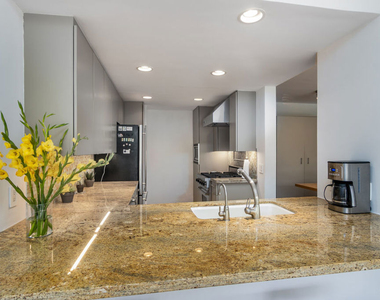 8787 Shoreham Drive - Photo Thumbnail 11