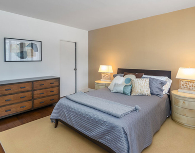 8787 Shoreham Drive - Photo Thumbnail 16