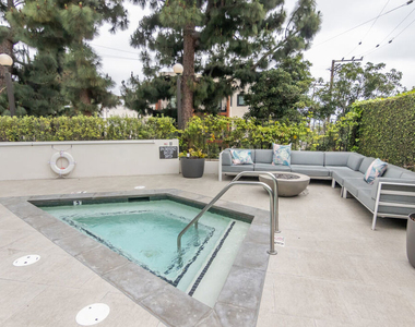 8787 Shoreham Drive - Photo Thumbnail 22