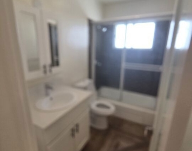 5950 Carlton Way - Photo Thumbnail 5
