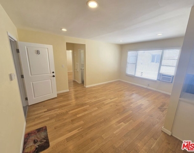 5950 Carlton Way - Photo Thumbnail 3