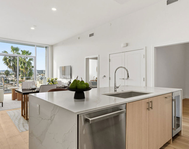 8500 Burton Way - Photo Thumbnail 16