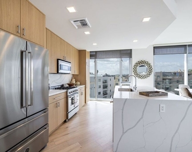 8500 Burton Way - Photo Thumbnail 20