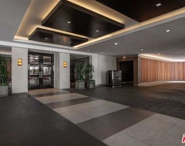 8500 Burton Way - Photo Thumbnail 6