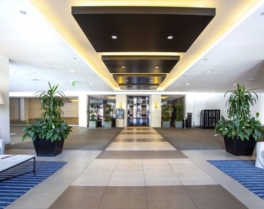 8500 Burton Way - Photo Thumbnail 3