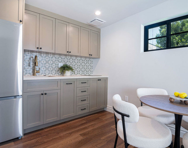 6417 Lindenhurst Avenue - Photo Thumbnail 51