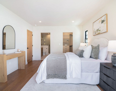 6417 Lindenhurst Avenue - Photo Thumbnail 21