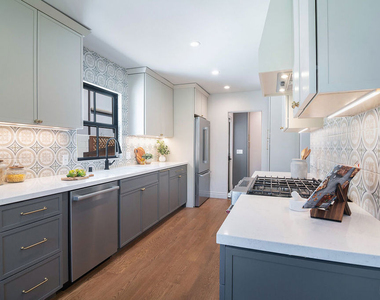 6417 Lindenhurst Avenue - Photo Thumbnail 14
