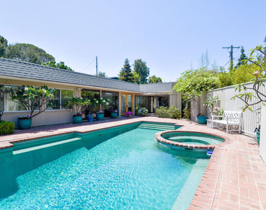 738 Hanley Avenue - Photo Thumbnail 3
