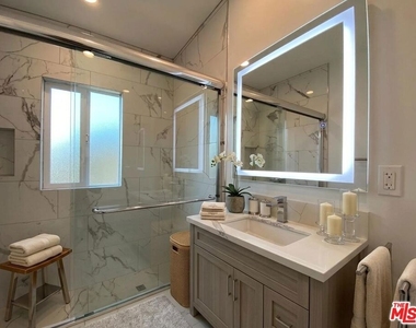 3207 W 3rd Street - Photo Thumbnail 3