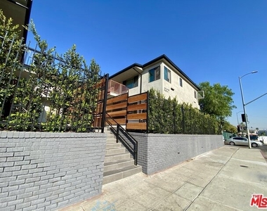 3207 W 3rd Street - Photo Thumbnail 24