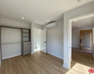 3207 W 3rd Street - Photo Thumbnail 6