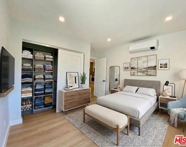 3207 W 3rd Street - Photo Thumbnail 4